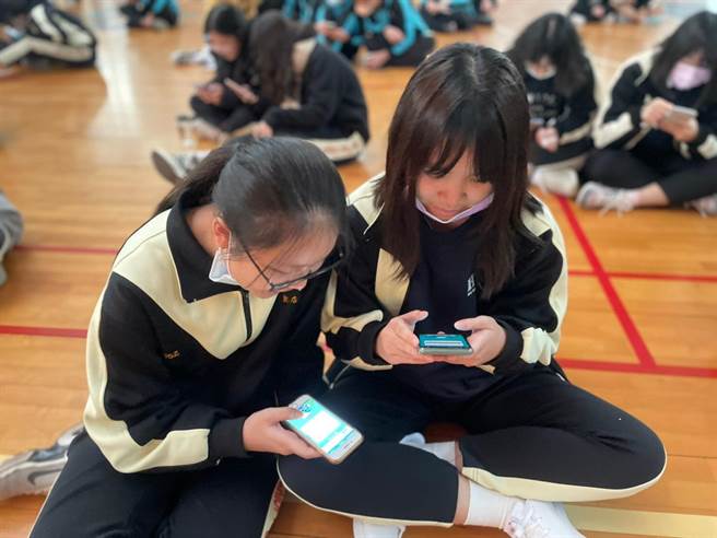 新北市新店高中响应世界粮食计划署(WFP)所发起的Free rice活动。（新店高中提供）