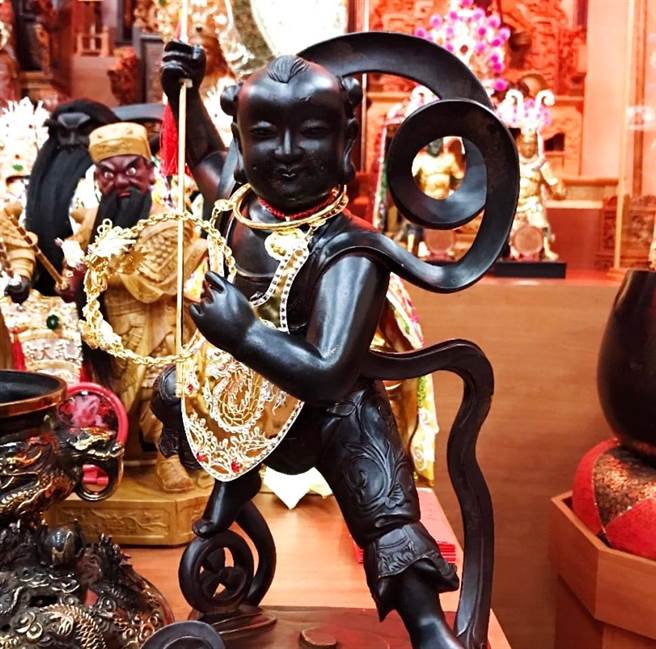 少女问事猛刷男朋友 三太子「童音哀怨飙1句」 信眾险喷笑(示意图／翻摄脸书粉专 乾元真宗圣贤太子宫）