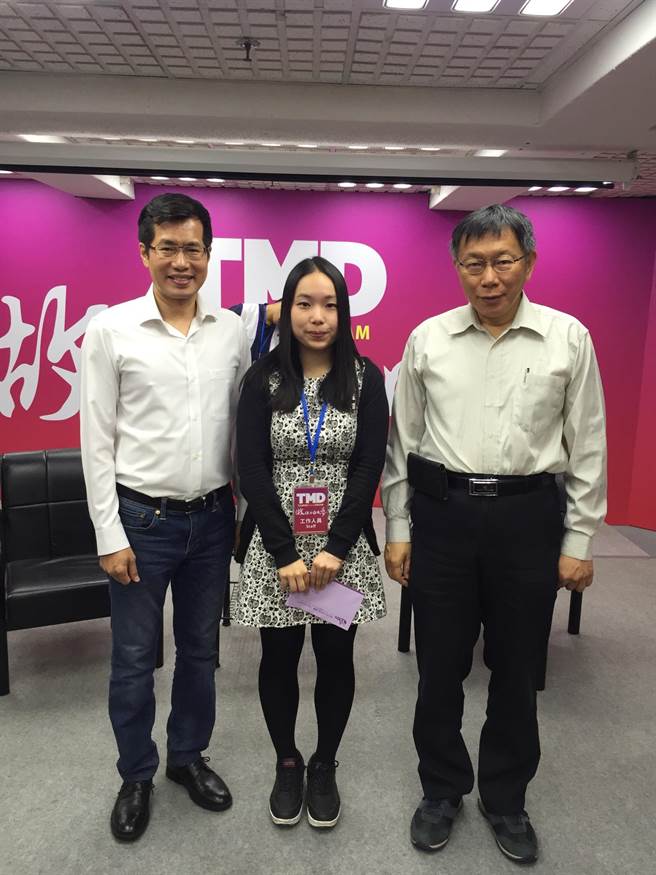 李有宜（中）曾是罗致政（左 ）助理。（李有宜提供）