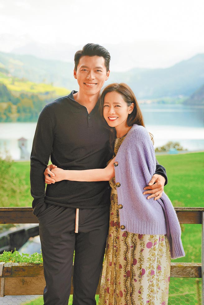 玄彬（左）与孙艺真昨被爆已交往8个多月，事后双方也透过经纪公司大方认爱。（Netflix提供）