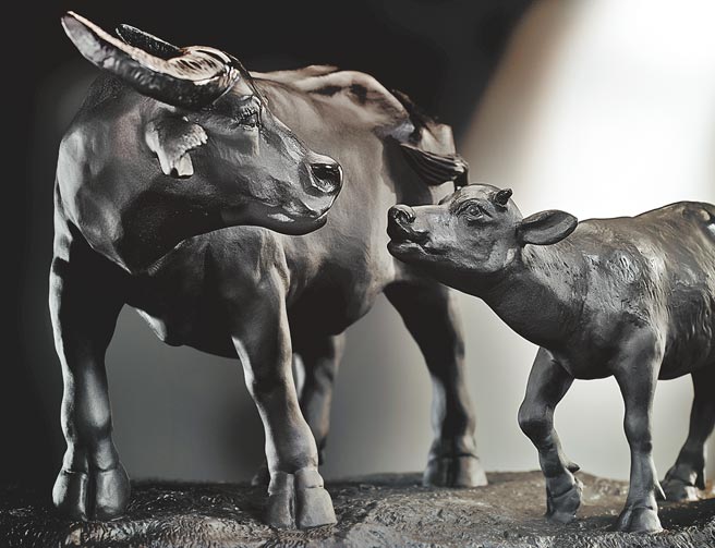 张毅与杨惠姗的作品「乳牛．小牛」 。（林青霞提供）