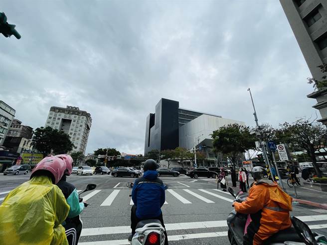 北市机车无照驾驶取缔件数逾4万6257件　竟有四成吊销仍继续骑。（吴康玮摄）