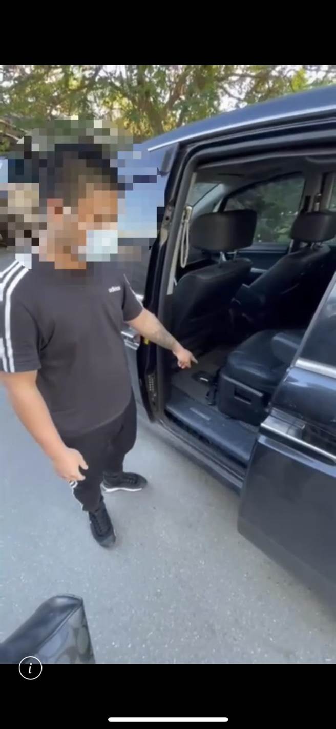 警方逮捕嫌犯并起出犯案用的刀具。（翻摄画面／李俊淇新北传真）