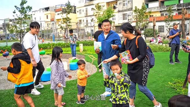 影片從溪湖糖廠百年五分車開始介紹、到20公頃中央綠地公園、保安宮、楊炭紀念圖書館，成功夜市、在到上百家溪湖特色店家，用敘述故事的拍攝手法，搭配溫暖旁白，成功吸引民眾目光。（何炳樺提供／吳建輝彰化傳真）
