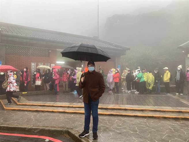 立法院长游锡堃家里世代务农，自小与水牛感情深厚，对于擎天岗水牛暴毙相当难过。（图／摘自游锡堃脸书）