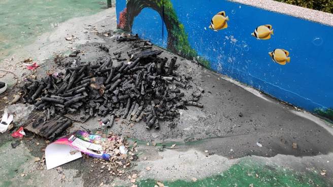 花莲吉安乡北昌活动中心近日传出其新铺设的PU地坪遭炮竹炸毁，大面积严重受损。（吉安乡公所提供／罗亦晽花莲传真）