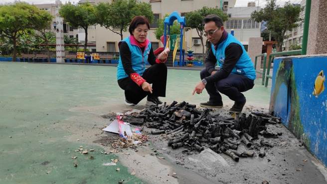 吉安乡长游淑贞（左）前往现勘，见公共建设遭损毁表示痛心遗憾，且已报请警方协助抓出破坏者，并赔偿损失。（吉安乡公所提供／罗亦晽花莲传真）