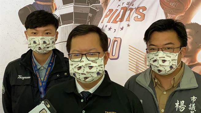 鄭文燦認為不管是電子圍籬或是個人旅遊史資料，都應該在疫情後銷毀。(蔡依珍攝)