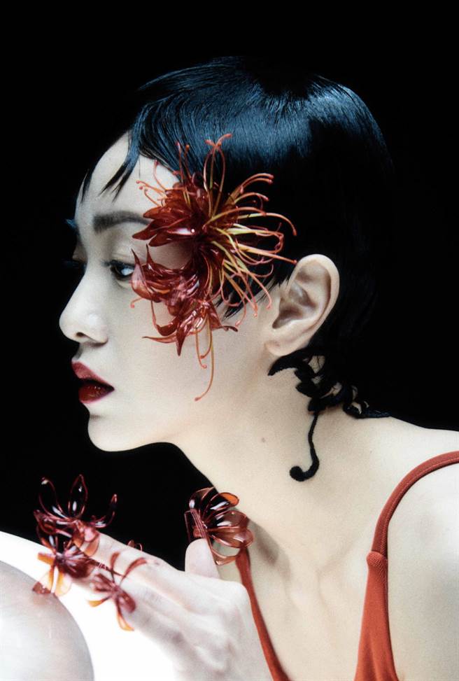 郭采洁近日推出数位专辑《Vol.13-1986数羊》。（NCR 游牧城市提供）