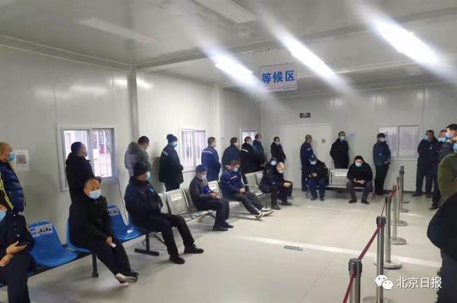 北京正式開始施打新冠疫苗，但孕婦、哺乳期婦女、藥物不可控的高血壓、糖尿病併發症等人員不適合接種。（圖／北京日報）