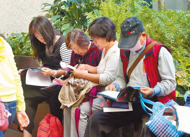 「中高龄者与高龄者就业促进法」没有其他配套措施、内容也多是现行奖励计画，让业界和民眾大嘆专法吸引力不足。（本报资料照片）