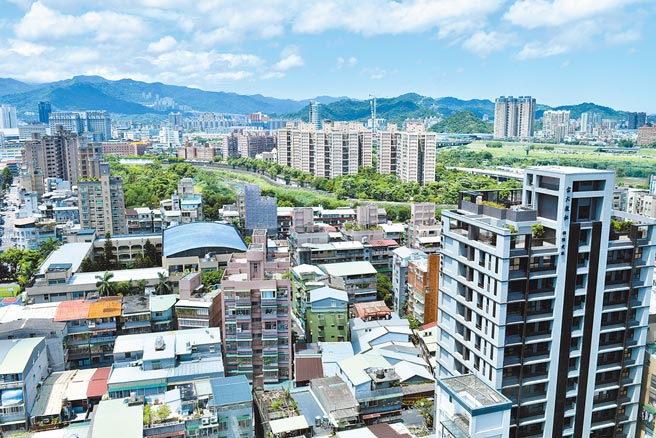 立法院法制局认为，现行政策集中放款成数及宽限等限制，建议央行应再搭配贷款用途限制、贷款成数级距化、贷款利率差异性、贷款年限及宽限期等4大措施。（本报资料照片）