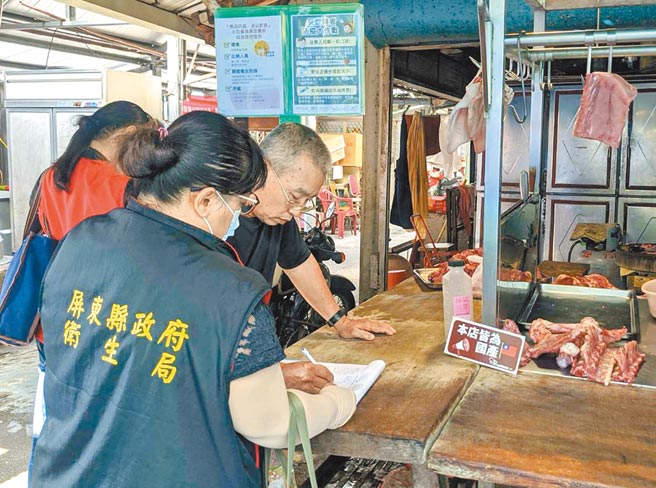 屏東縣衛生局針對縣內美食街、傳統市場稽查，均無發現違規情形。（屏東縣衛生局提供／潘建志屏東傳真）
