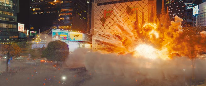 爆破炸弹攻防战绝无冷场。（可乐电影提供）