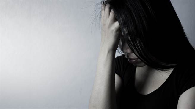 考100分被老师质疑作弊 国中女补考98分 隔天竟溺毙(示意图/shutterstock达志影像)