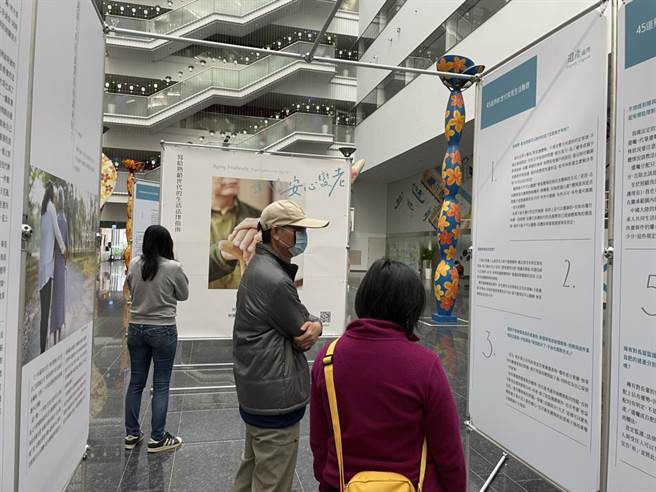 法扶丛书影像展，邀你我重视老年议题 「让我们安心变老」。（台中市政府提供／陈世宗台中传真）