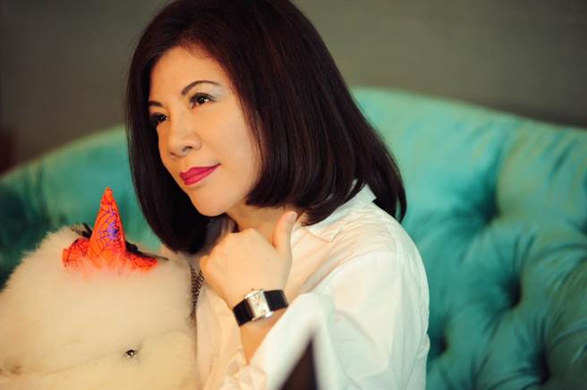 资深媒体人陈文茜向「脸书上求偶的爱情骗子」喊话。（图／摘自陈文茜脸书）