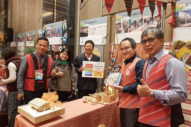 全国各区原住民实验教育成果展，尖石国小教师分享「幻化成鹰」故事。（新竹县政府提供／罗浚滨新竹传真）