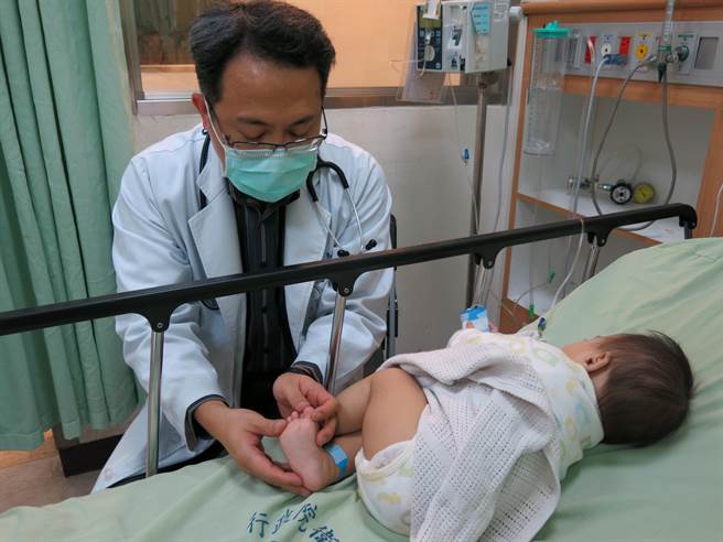 丰原医院儿童感染科医师马瑞杉表示，现在虽已进入冬天，但小朋友罹患肠病毒状况有上升趋势。（陈淑娥摄）