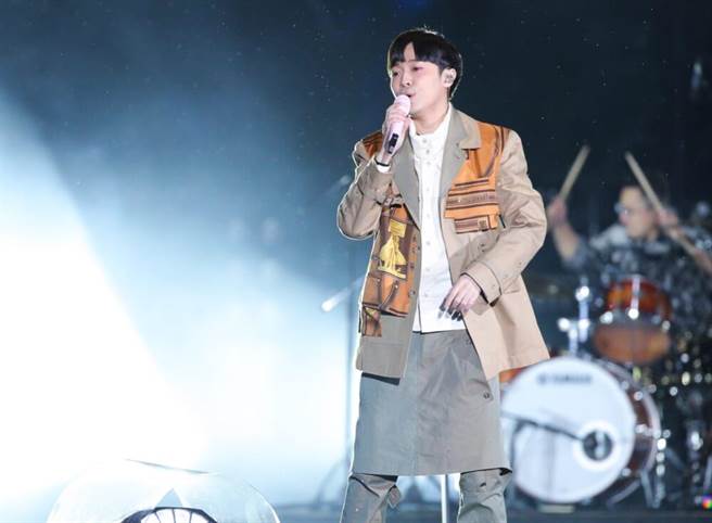 鱼丁纟演出经典歌曲。（吴松翰摄）