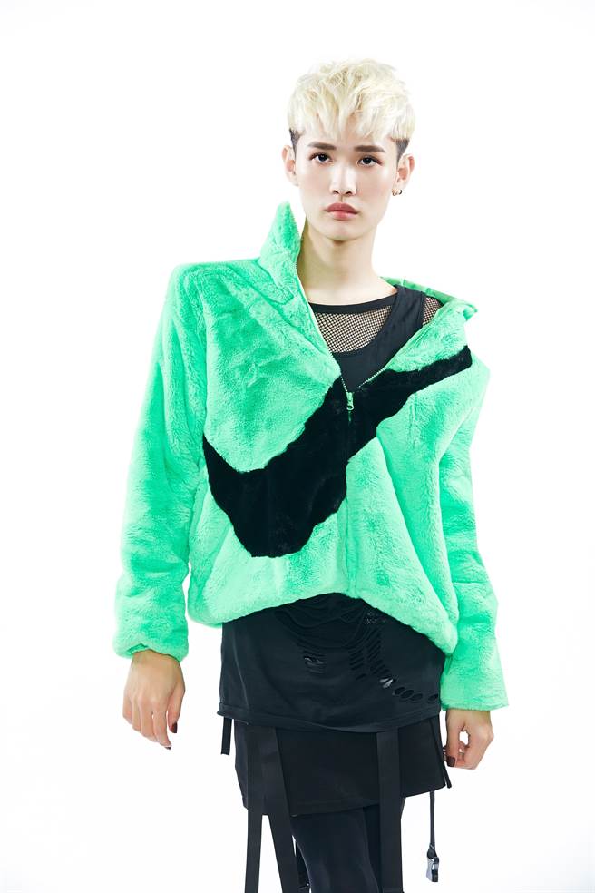 钟明轩推出首张专辑《LADIES ＆ GENTLEMEN》。（飞碟娱乐提供）