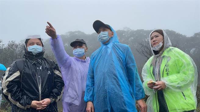 （右二为立法院长游锡堃。图／立法院提供）
