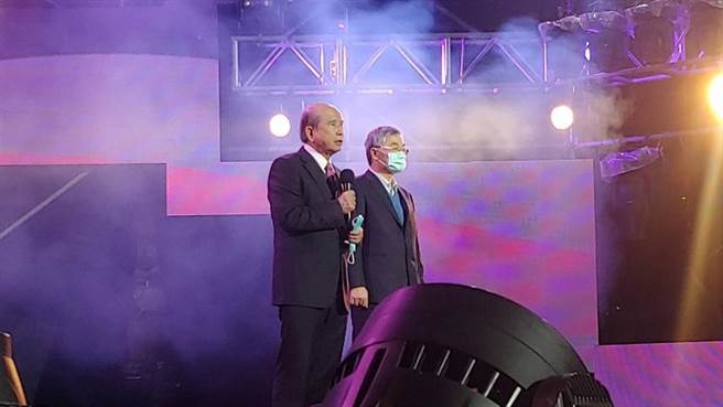 （义联集团创办人林义守(左)宣布，将加码投资高雄。图／义联集团提供）
