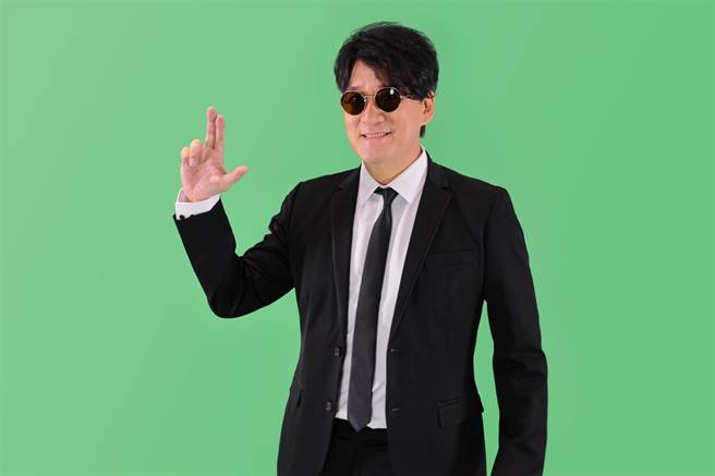 周华健睽违五年宣布将于4/10五度攻蛋，更「好事成双」宣布要于5/8首次站上高雄巨蛋。（滚石唱片提供）