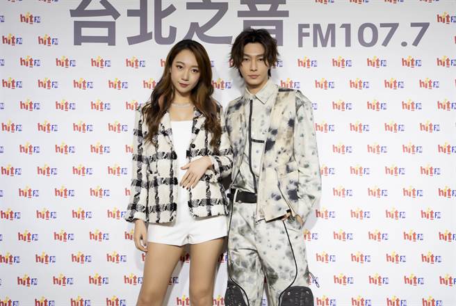 吴卓源（左）今现身为炎亚纶站台。（Hit Fm联播网提供）