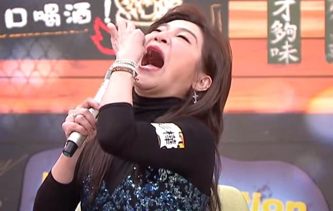 王彩桦刚入行被魔术师拱吞金鱼。（图／YT@ 11点热吵店）