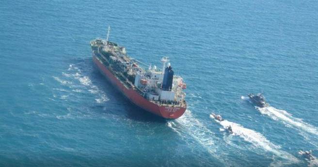 韩国化学轮遭到伊朗扣押。(图/路透)