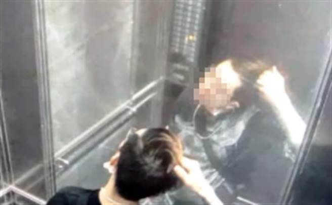 張姓貴婦在臉書社團po出監視器影像，呼籲民眾協尋涉嫌偷竊黃金等3000萬財物的施姓男子。（翻攝自臉書／袁庭堯高雄傳真）