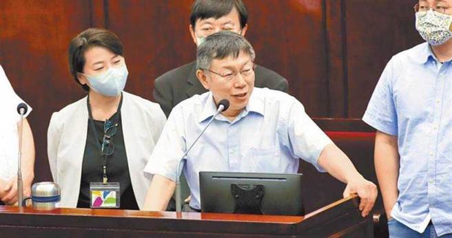 政府启动「天网」发现自主健康管理者趴趴走，遭质疑对全民手机监控。对此，台北市长柯文哲表示，隐私界线如何拿捏是现代国家重要的课题，不是一句「国家都是为你好」就能让人民买单。（图／本报资料照片）