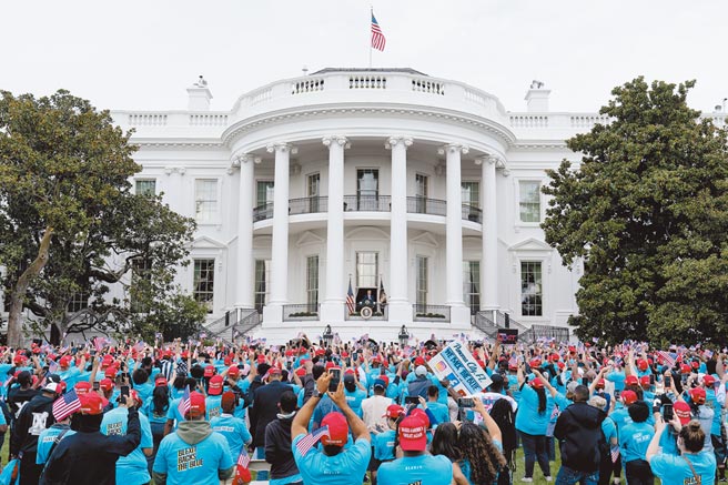 乔治亚州将举行联邦参议员决选，其结果将决定民主党或共和党谁能成为参议院多数党，进而对拜登政府运作产生重大影响。（美联社）