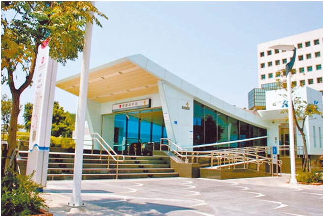 2020年国产署地上权招标案，凤山区福诚段标的，距捷运前镇高中站仅450公尺，共有3封标单投标，最终由名轩开发公司以6.03亿元得标，溢价率达58.94％。（摘自高雄捷运网站）