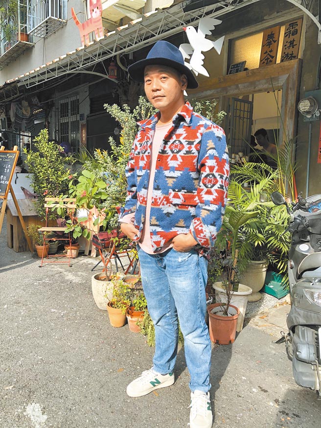 高雄市三民区丰裕里里长谢锡元，一点一滴改变社区人文、环境氛围。