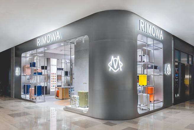 板桥大远百Rimowa全新专卖店外观呈现德国工艺精神。（美之心提供）