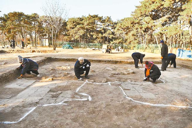 近日，圆明园澹泊寧静遗址考古工作取得重要成果。 （王海欣摄）