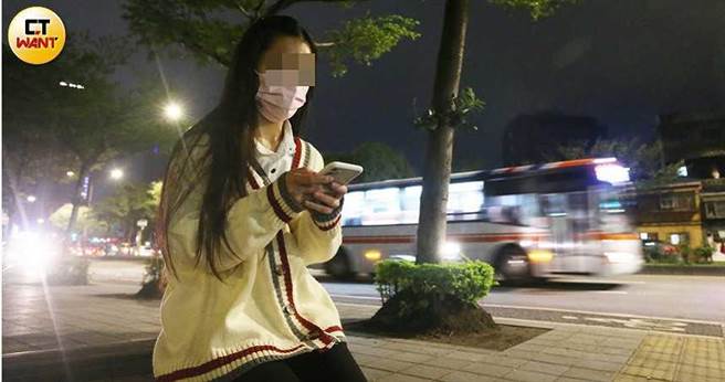 小兔回想兩人交往的種種經歷，認為自己人財兩失，被耍得團團轉。（圖／趙世勳攝）