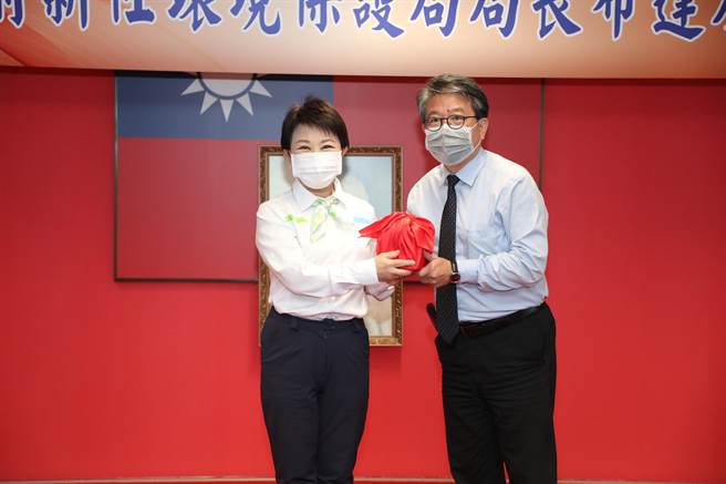 台中市环保局长代理局长陈宏益真除，由市长卢秀燕升部调升，对团队具安定与激励人心之效。（卢金足摄）