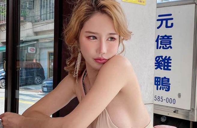 網紅辛尤里有「巨乳女模」封號。（圖／yui_xin_IG）