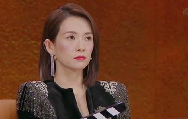 章子怡對金莎和金子涵按NG燈請下台。(圖／翻攝自微博)