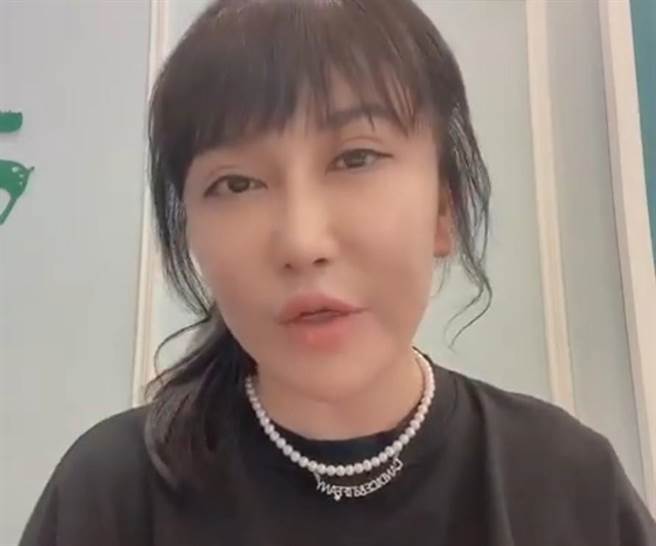 張婦拍影片自清絕無包養，還強調很多朋友要送錢資助她，但她一率回絕。（翻攝自張婦臉書／袁庭堯高雄傳真）