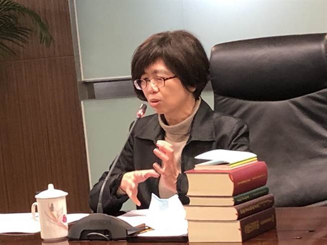 （银行局局长庄琇媛亲自主持记者会。图／魏乔怡）