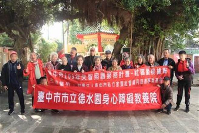 这群可爱的同学们，也不忘「社区服务」的初衷呢。（家宝基金会提供）