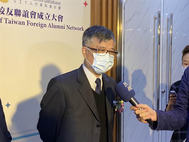 教育部次長劉孟奇表示，開放境外生進來就學的態度未改變。（林志成攝）