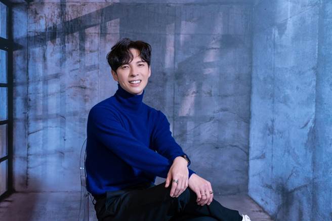 陈势安去年年底加盟新东家索尼音乐，发行新单曲〈心之所往〉，日前拍摄新歌谈话影音，他揭开过往情绪暗黑史。（中时提供）