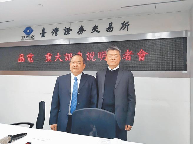 晶电总经理范进雍（左）对mini LED前景乐观。右为副总经理张世贤。图／业者提供