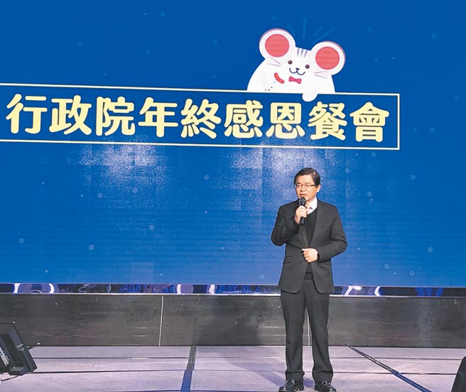 因新冠疫情卷土重来，行政院已宣布将不办大型尾牙，经济部分析，恐怕对大型餐饮业者带来衝击。图为政院尾牙餐会。（中央社）