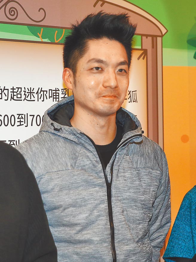 不少蓝营议员表示，蒋万安鸭子划水勤深耕，除了与立委联手外，也认识在地每一位里长了解市政议题，为台北市长选战超前部署。（陈君玮摄）